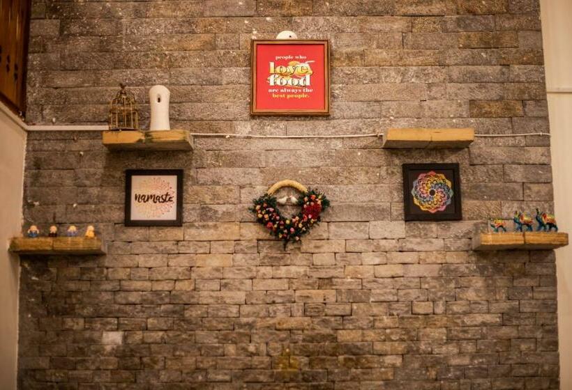 פנסיון Tales N Trails