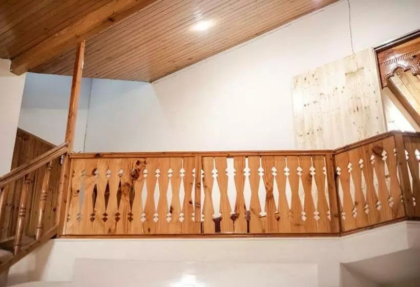 ペンション Tales N Trails