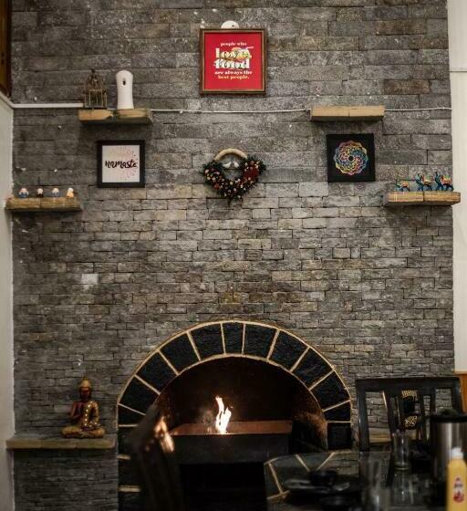 פנסיון Tales N Trails