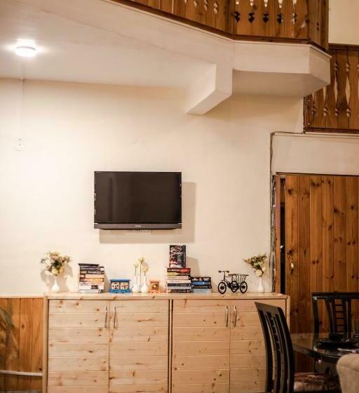 פנסיון Tales N Trails