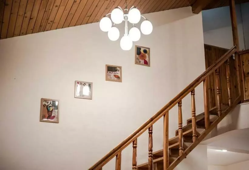 ペンション Tales N Trails