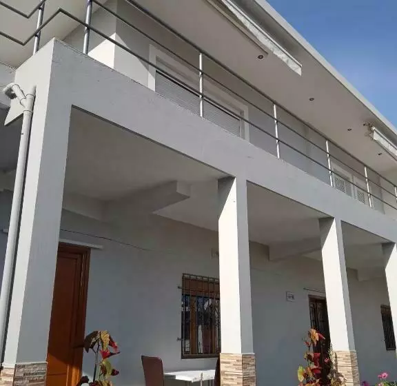 پانسیون Vila N Dervishi