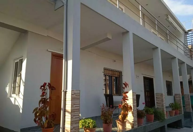 پانسیون Vila N Dervishi