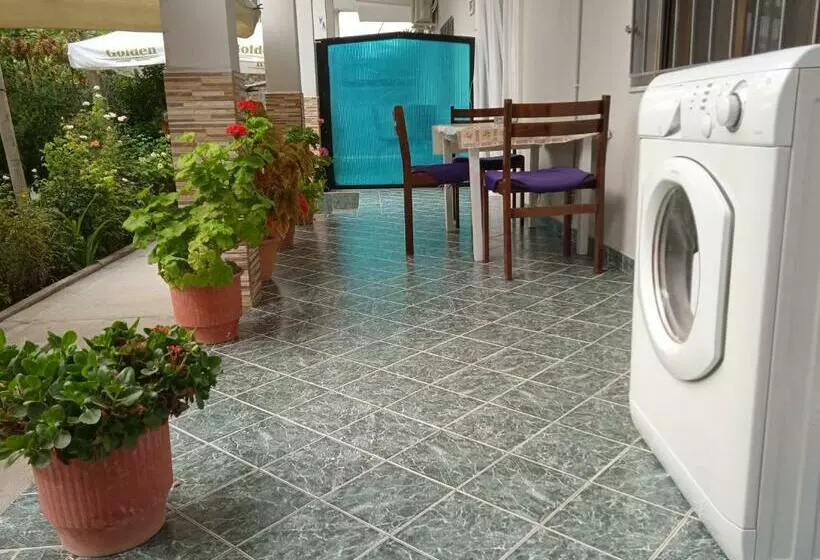 پانسیون Vila N Dervishi
