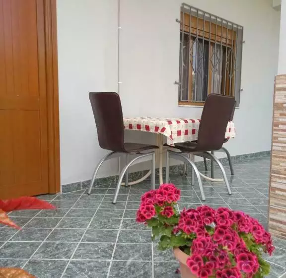 پانسیون Vila N Dervishi