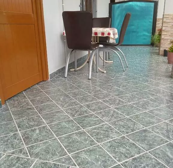 پانسیون Vila N Dervishi