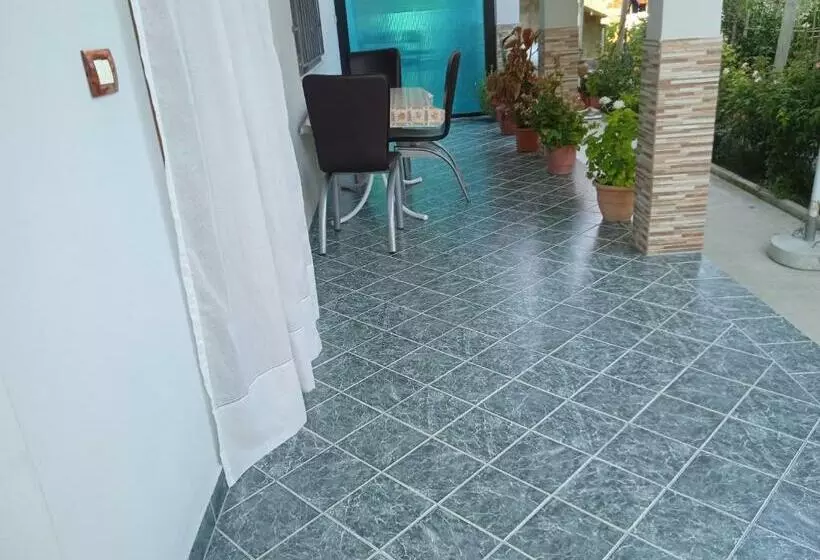 پانسیون Vila N Dervishi