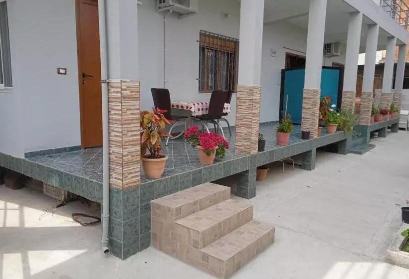 پانسیون Vila N Dervishi