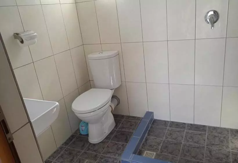 پانسیون Vila N Dervishi