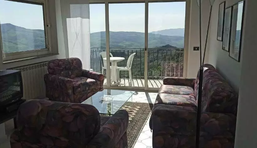 Benvenuti Alla Red House Dei Nebrodi