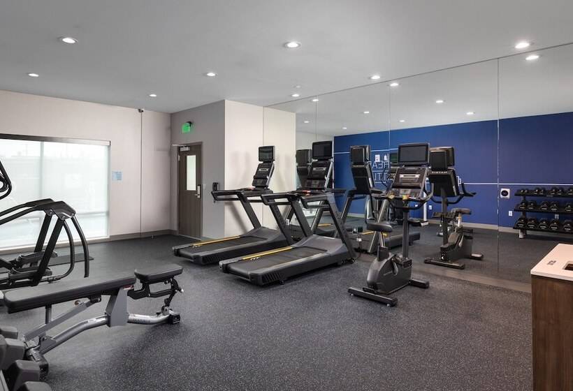 ホテル Holiday Inn Express & Suites   Hawaiian Gardens, An Ihg