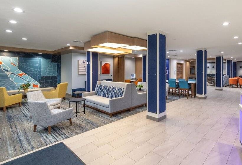 ホテル Holiday Inn Express & Suites   Hawaiian Gardens, An Ihg