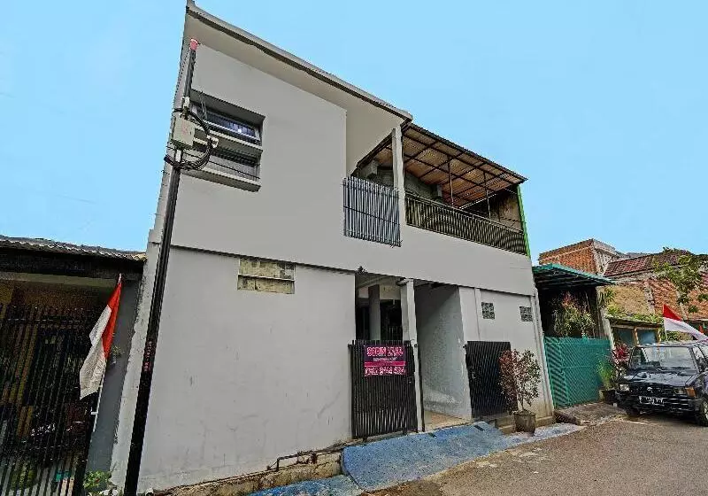 Hotelli Oyo 91592 Aaliya Guest House Syariah