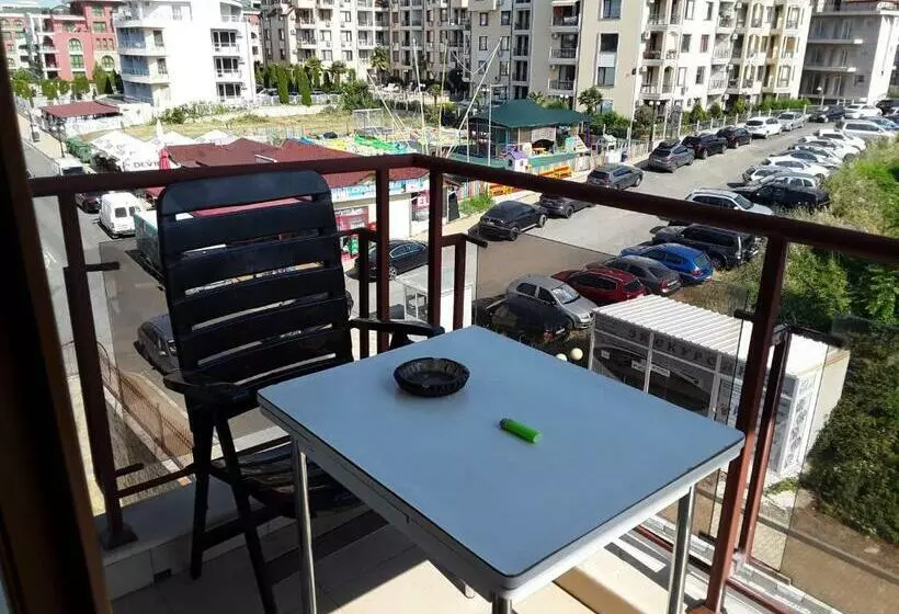 Studio 250 M море