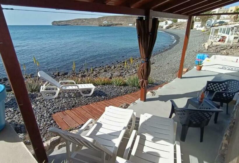 Casa Marinera En La Orilla Del Mar