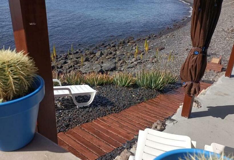 Casa Marinera En La Orilla Del Mar