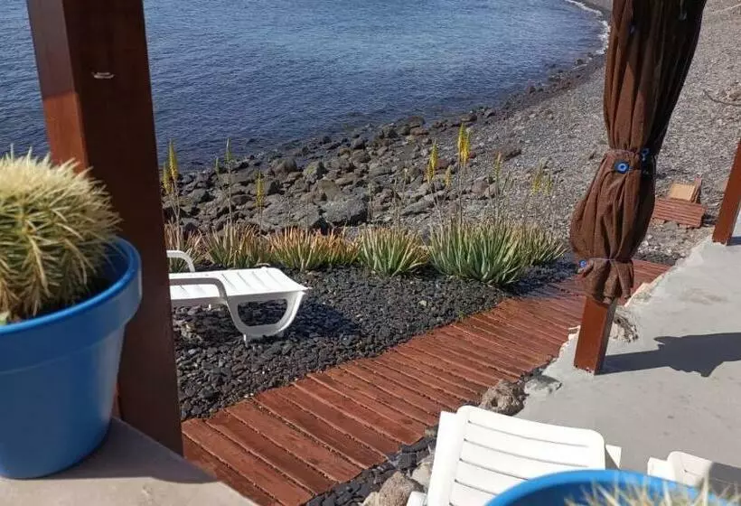 Casa Marinera En La Orilla Del Mar