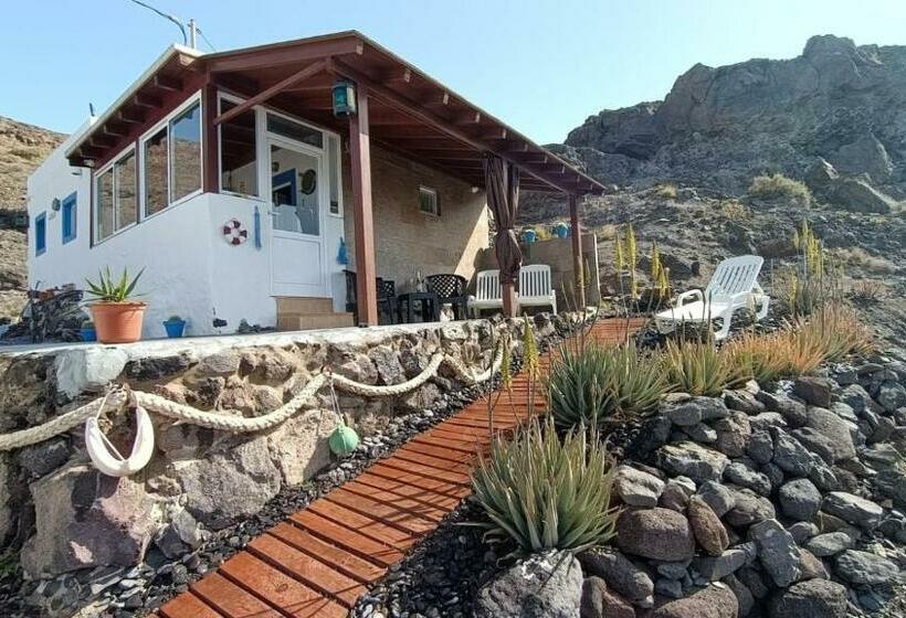 Casa Marinera En La Orilla Del Mar