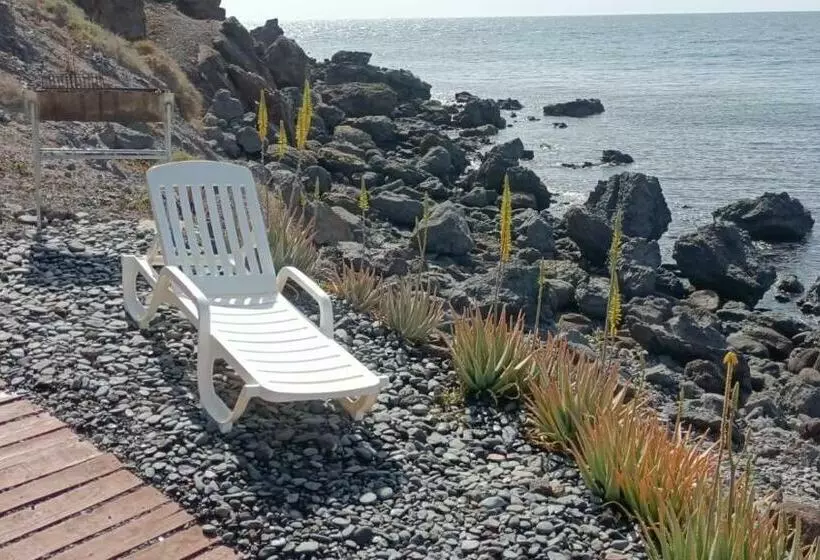 Casa Marinera En La Orilla Del Mar