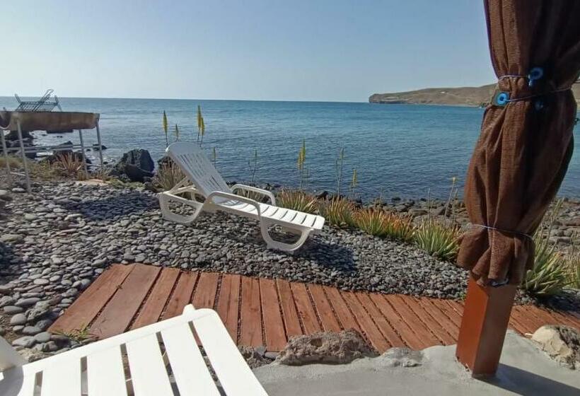 Casa Marinera En La Orilla Del Mar