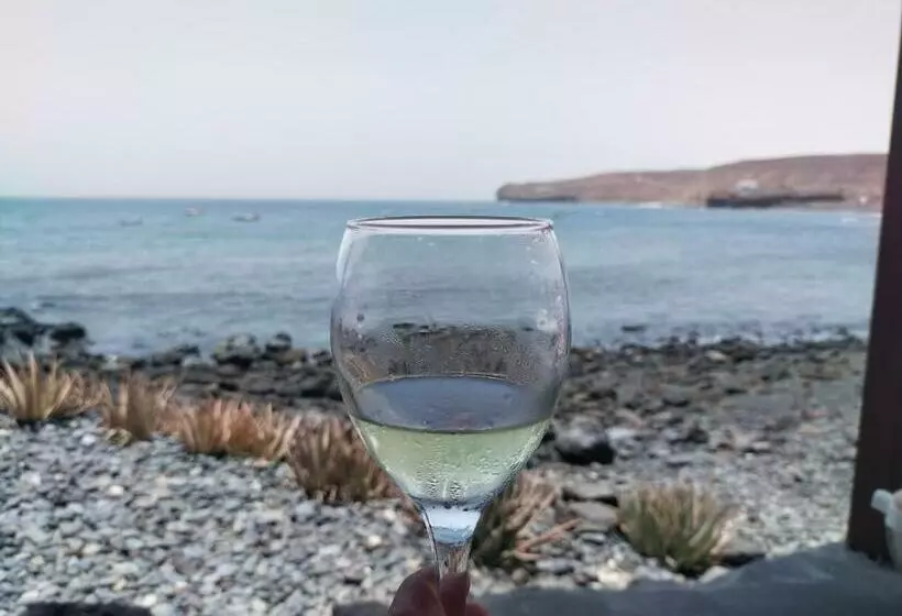 Casa Marinera En La Orilla Del Mar