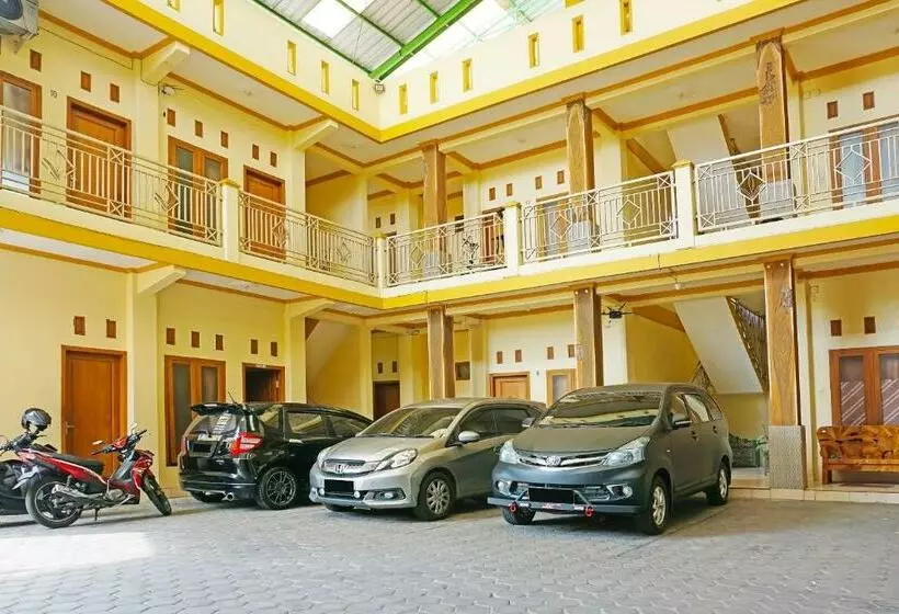 Hotelli Oyo 91580 Kost Bougenville Syariah