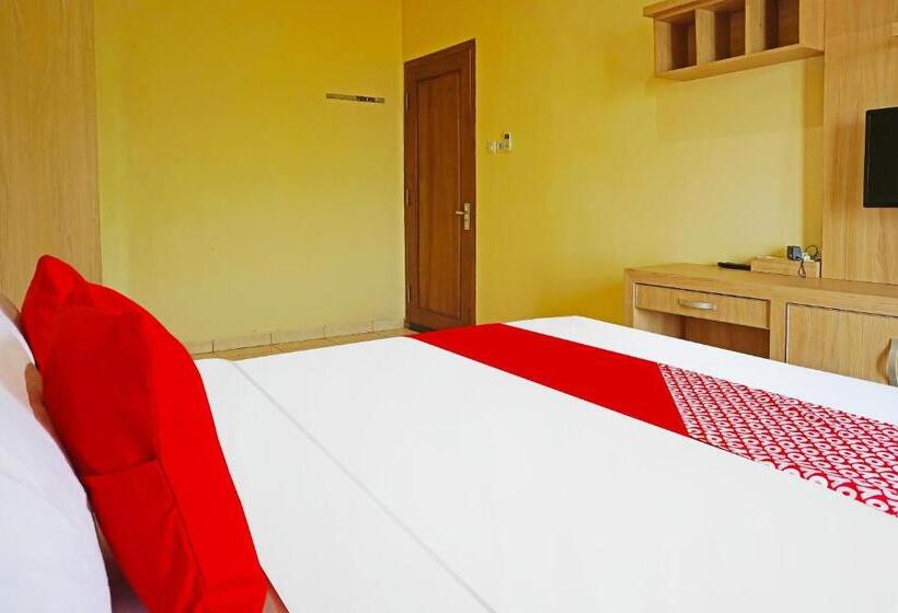 בית מלון כפרי Oyo 91580 Kost Bougenville Syariah