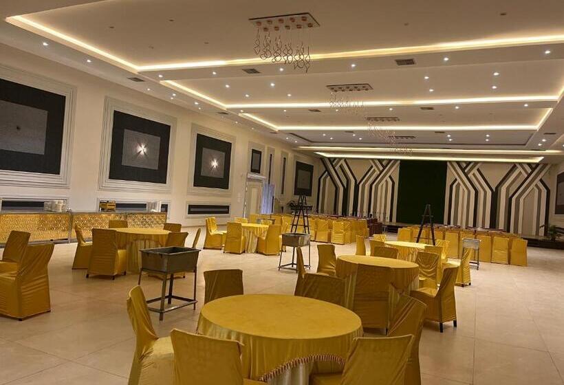 Hotel The Grand Basant