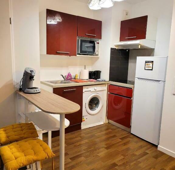 Iii Appart 2 Pièces, Neuf 200 M De Gare Parking Netflix Evry Courcouronnes