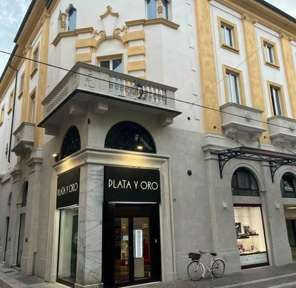 Poli House   City Center