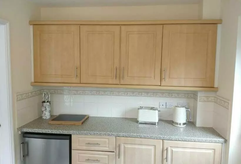 Sunningdale Homely Detached Family/contractor 3 Bed House