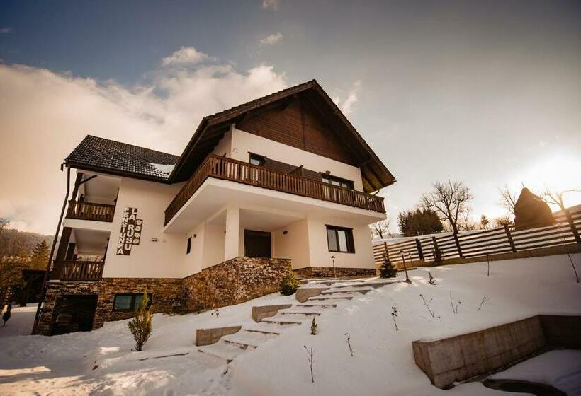 Agropensiunea Turistică La Rusu