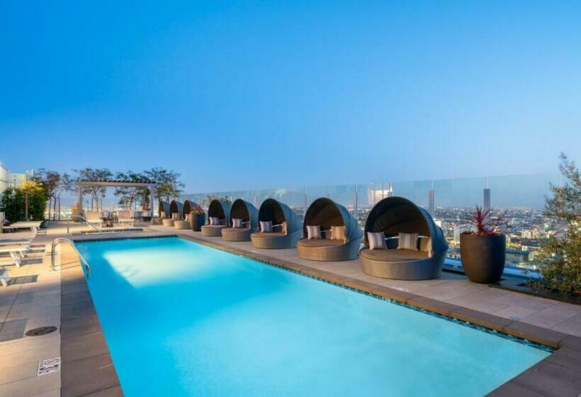 Level Los Angeles   Downtown Flower