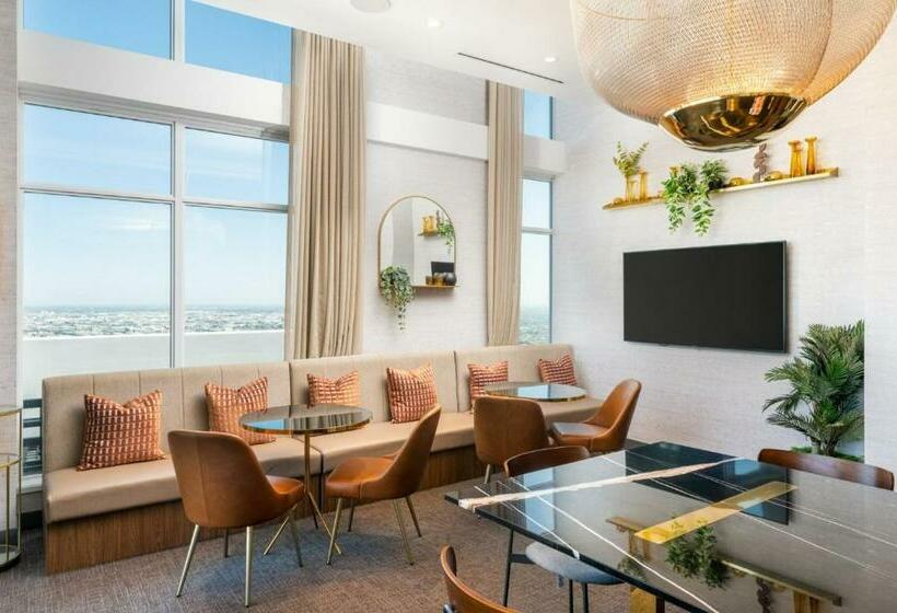 Level Los Angeles   Downtown Flower