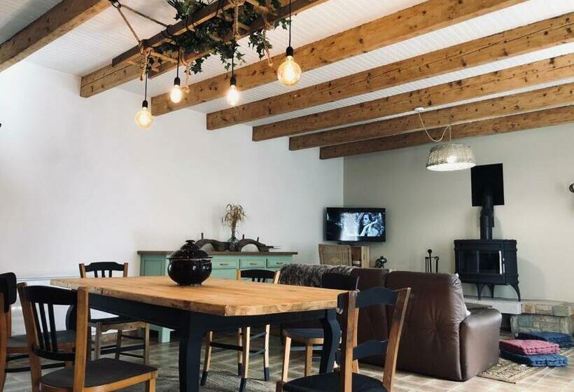 Longère Bretonne Chaleureuse Près De La Mer