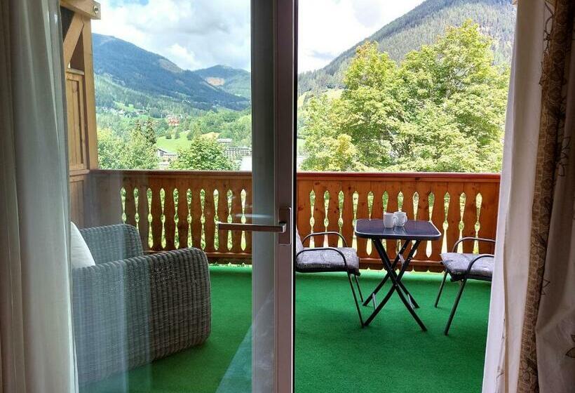 Alpenflair   Charming Ski To Door Apartment