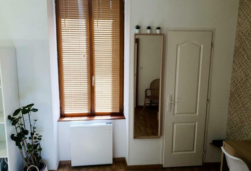 Appartement Cosy Entier, Parking Gratuit Dans La Rue