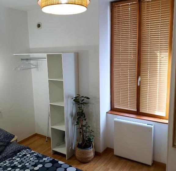Appartement Cosy Entier, Parking Gratuit Dans La Rue