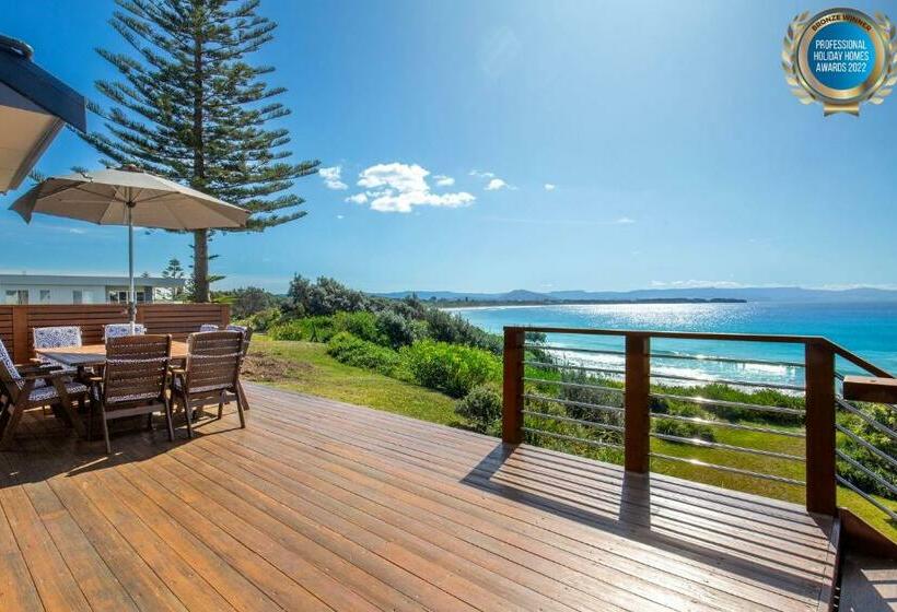 Eclipse Absolute Beachfront With Stunning Views