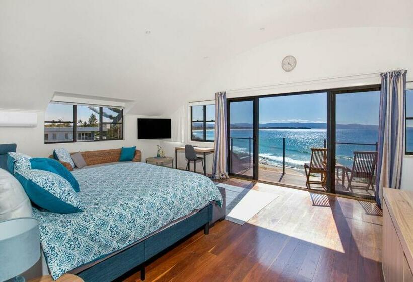 Eclipse Absolute Beachfront With Stunning Views
