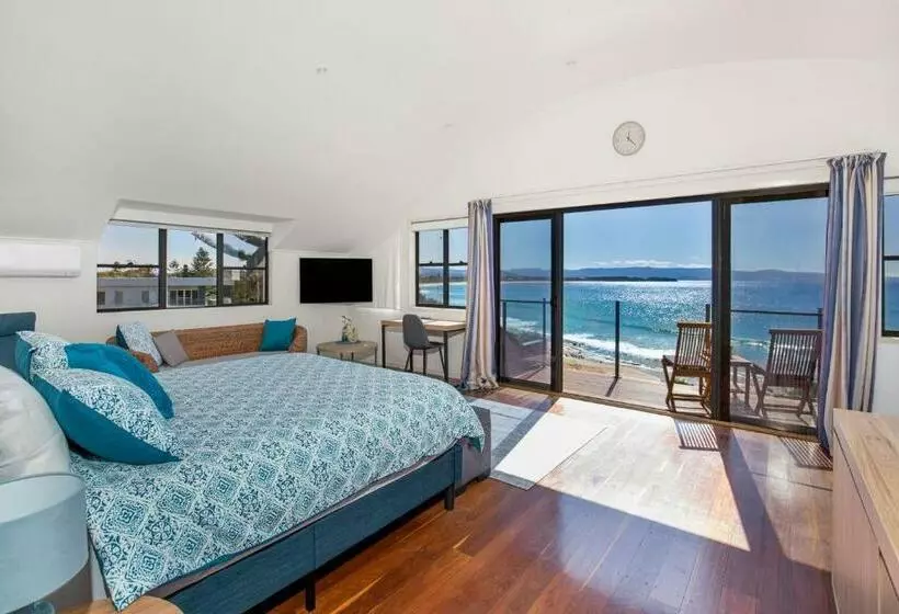 Eclipse Absolute Beachfront With Stunning Views