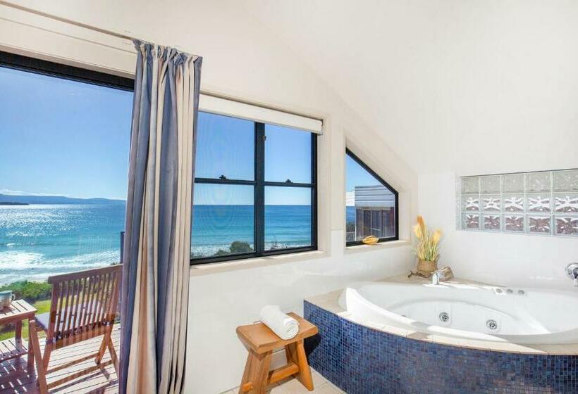 Eclipse Absolute Beachfront With Stunning Views