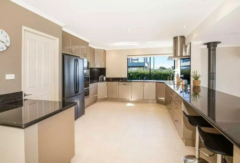 Eclipse Absolute Beachfront With Stunning Views