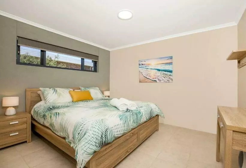 Eclipse Absolute Beachfront With Stunning Views