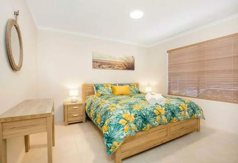 Eclipse Absolute Beachfront With Stunning Views