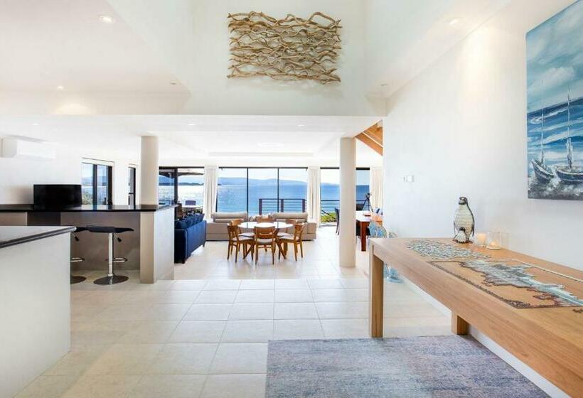 Eclipse Absolute Beachfront With Stunning Views