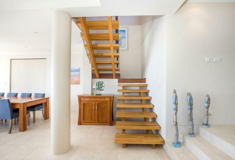 Eclipse Absolute Beachfront With Stunning Views