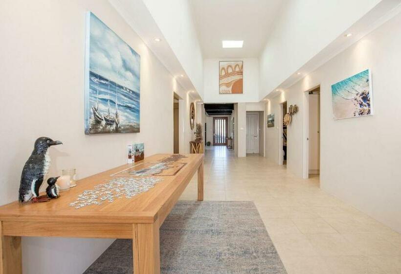 Eclipse Absolute Beachfront With Stunning Views