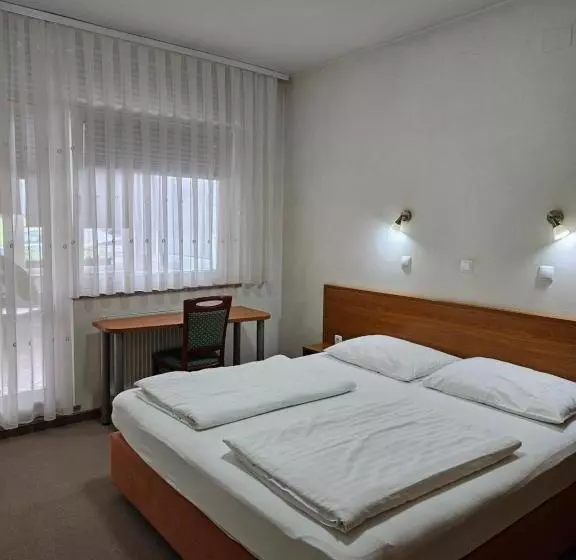 هتل Dežman Apartments & Rooms