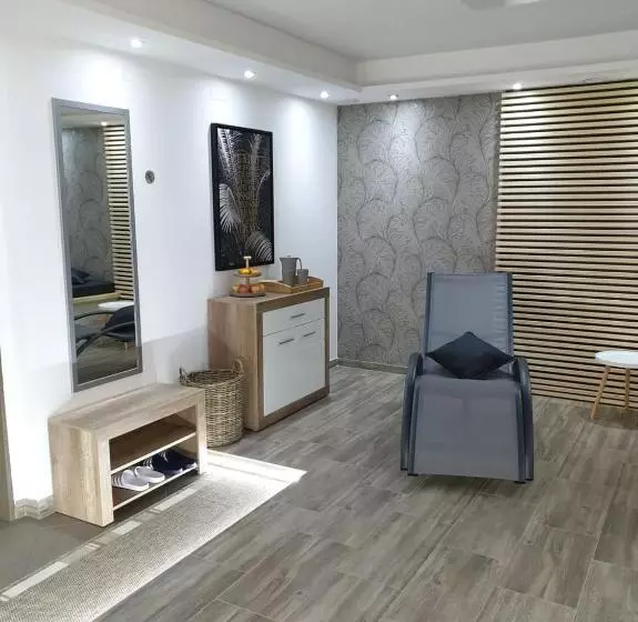 هتل Dežman Apartments & Rooms